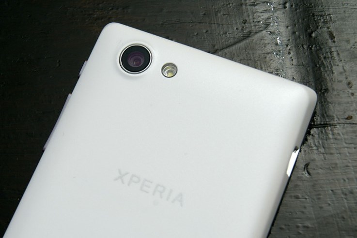 Sony Xperia J (7).jpg